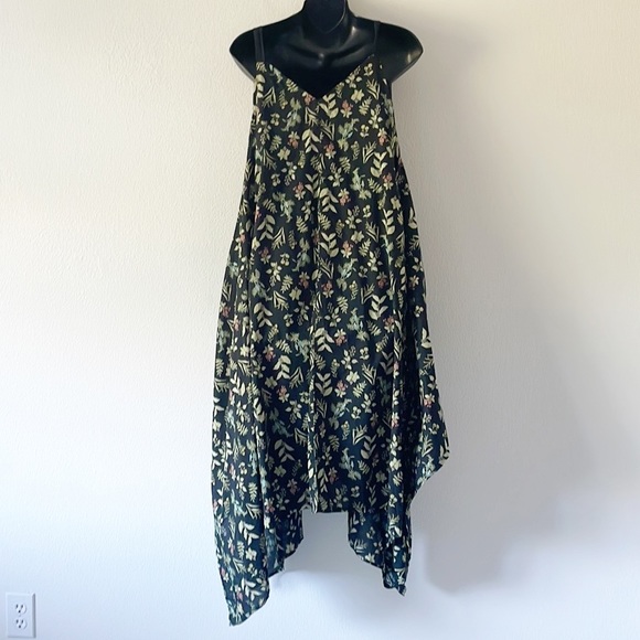 Conifer Dress Size Small - Picture 10 of 15